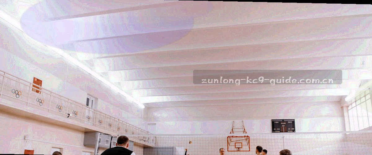 深海蓝与深蓝绿交界的抽象海洋波纹，叠有细密数据流线